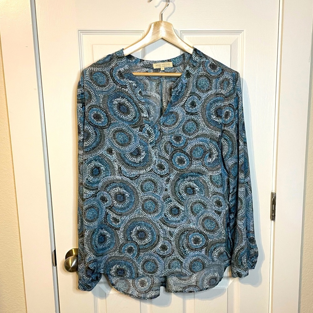 Side Stitch Los Angeles blue dot pattern long sleeve blouse sz L
